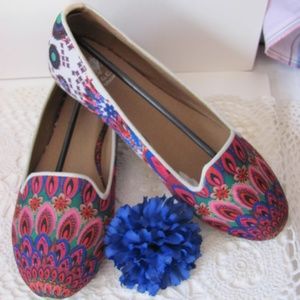 G.C. SHOES Peacock Print Slip On Ballet Style Sh